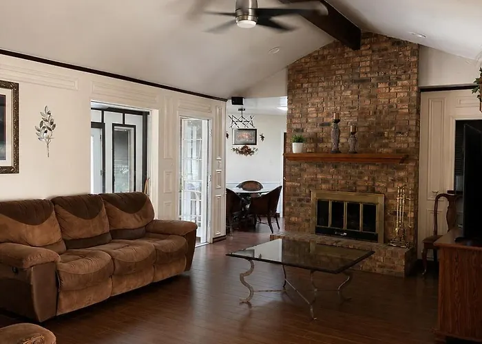 Spacious Getaway 4br 10guest House Near At&t Stadium, Dfw Airport & Stockyards Ferienhaus *
