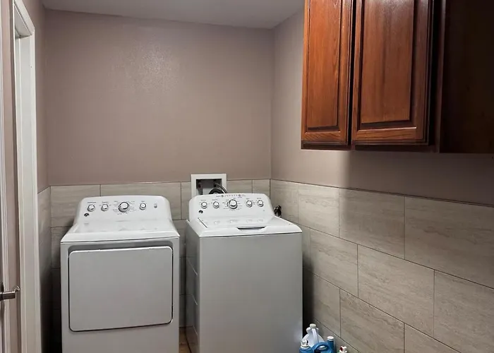 Spacious Getaway 4br 10guest House Near At&t Stadium, Dfw Airport & Stockyards Fort Worth