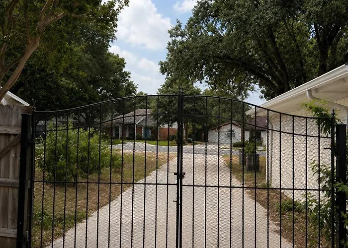 Ferienhaus Spacious Getaway 4br 10guest House Near At&t Stadium, Dfw Airport & Stockyards Fort Worth
